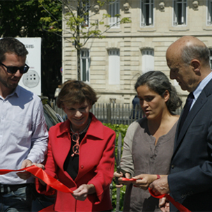 Découpe du ruban en présence de Mme Michèle Delaunay et M. Alain Juppé